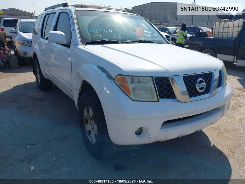 2005 Nissan Pathfinder Se VIN: 5N1AR18U05C742990 Lot: 40517185