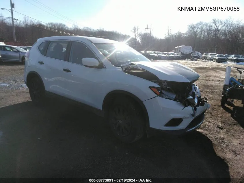 2016 Nissan Rogue S VIN: KNMAT2MV5GP670058 Lot: 38773891