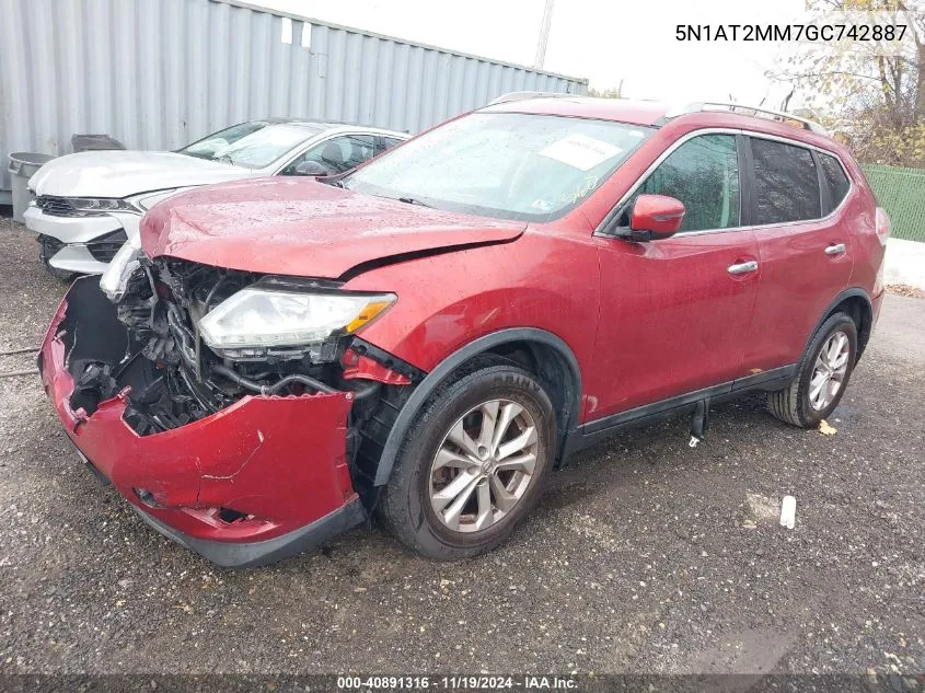 2016 Nissan Rogue Sv VIN: 5N1AT2MM7GC742887 Lot: 40891316