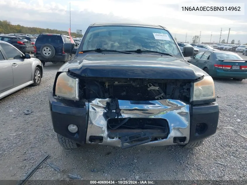 1N6AA0EC5BN314962 2011 Nissan Titan Sv