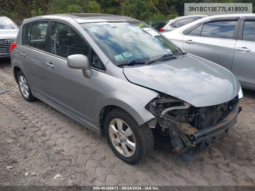 2007 Nissan Versa 1.8Sl VIN: 3N1BC13E77L418939 Lot: 40306612