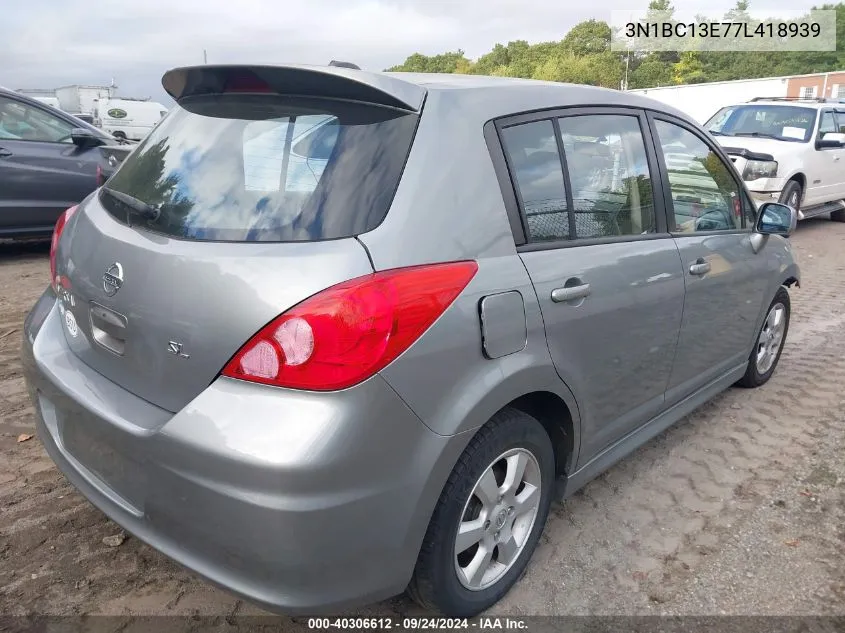 2007 Nissan Versa 1.8Sl VIN: 3N1BC13E77L418939 Lot: 40306612