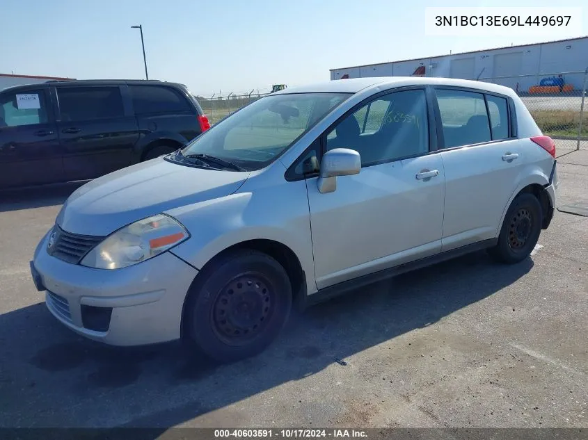 2009 Nissan Versa 1.8S VIN: 3N1BC13E69L449697 Lot: 40603591