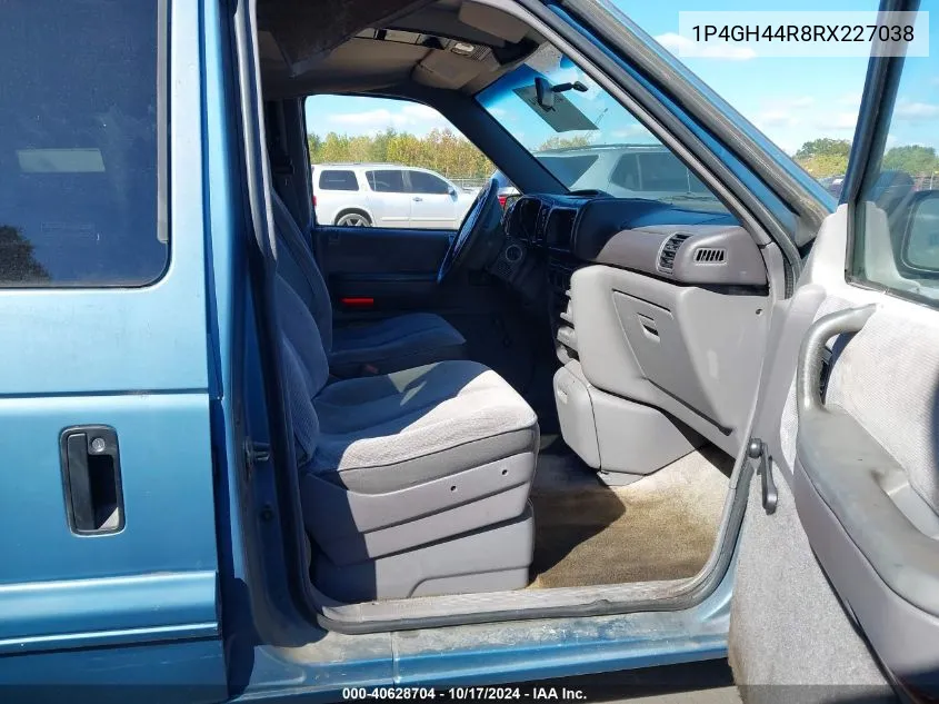 1994 Plymouth Grand Voyager Se VIN: 1P4GH44R8RX227038 Lot: 40628704