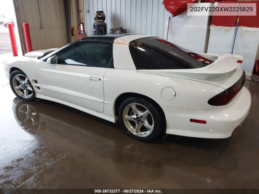 1998 Pontiac Firebird Trans Am VIN: 2G2FV22GXW2225829 Lot: 39732377