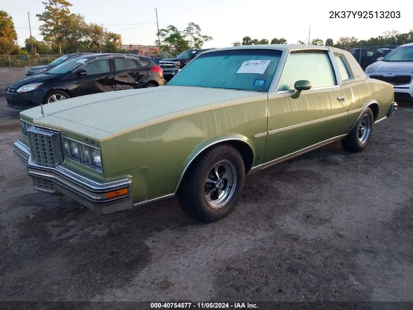 1975 Pontiac Grand Prix VIN: 2K37Y92513203 Lot: 40754577