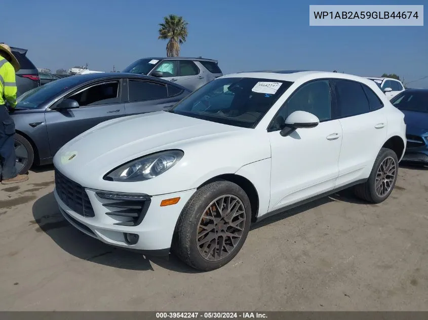 2016 Porsche Macan S VIN: WP1AB2A59GLB44674 Lot: 39542247