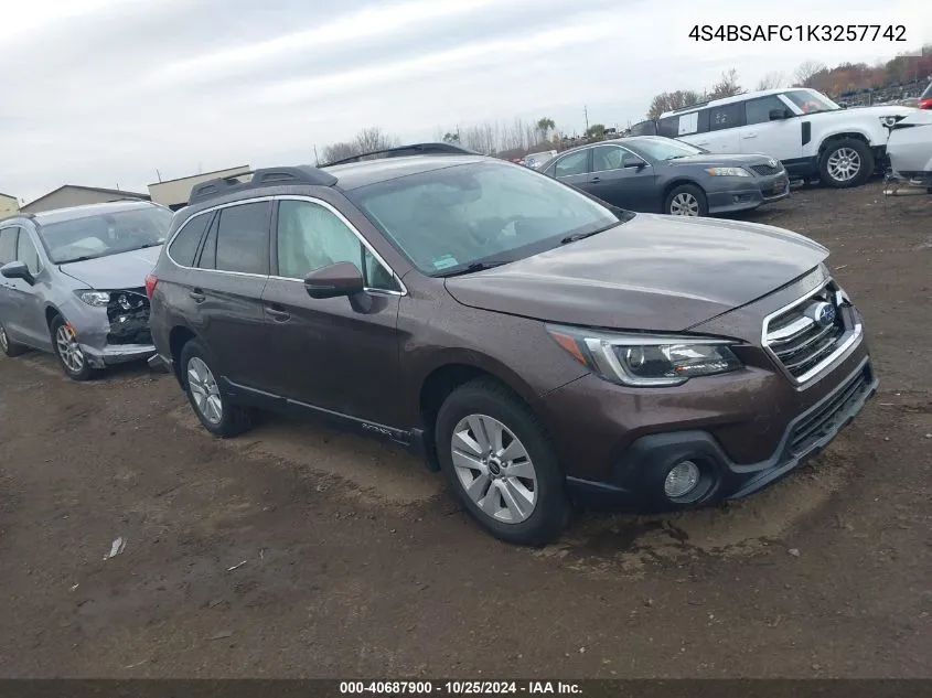 2019 Subaru Outback 2.5I Premium VIN: 4S4BSAFC1K3257742 Lot: 40687900