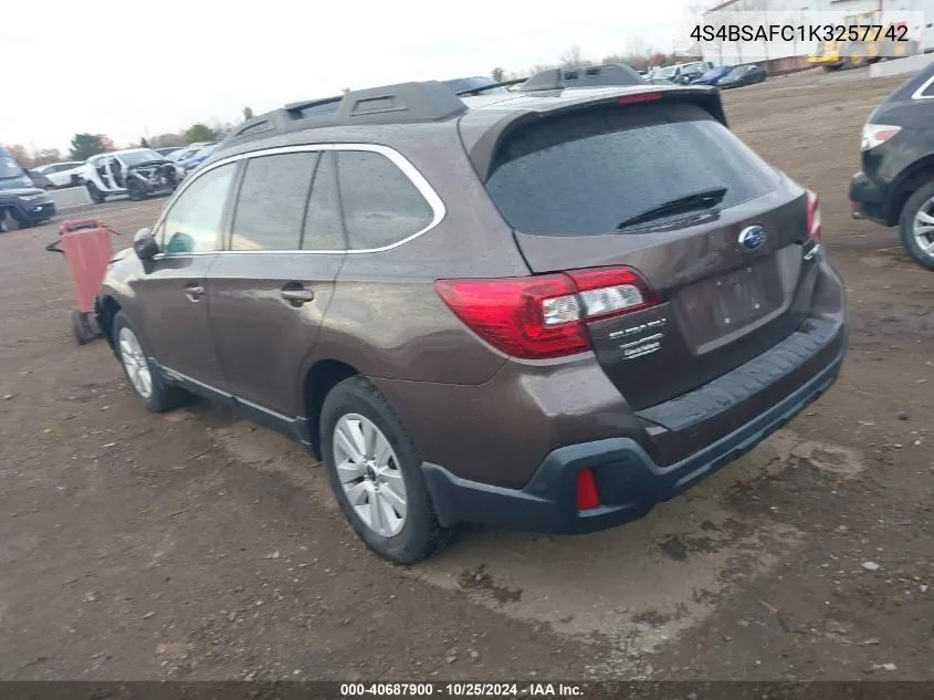 2019 Subaru Outback 2.5I Premium VIN: 4S4BSAFC1K3257742 Lot: 40687900