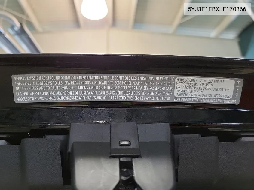 2018 Tesla Model 3 Long Range/Performance VIN: 5YJ3E1EBXJF170366 Lot: 40454284