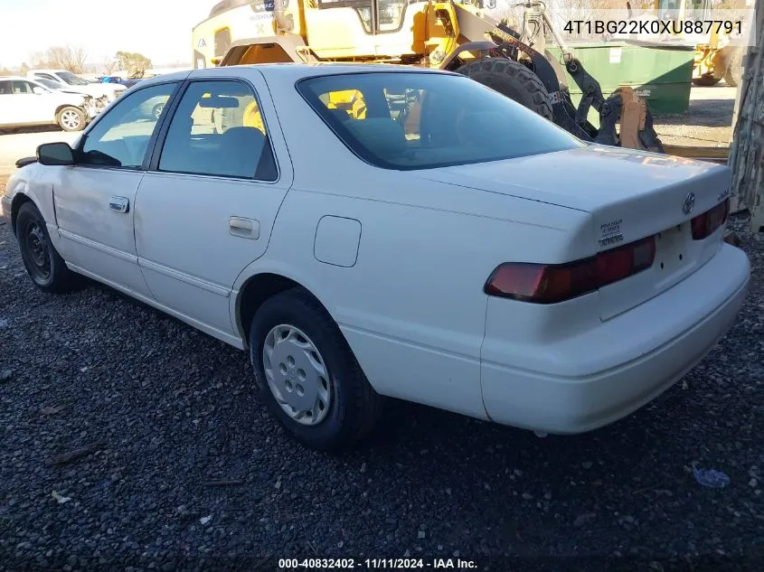 1999 Toyota Camry Le VIN: 4T1BG22K0XU887791 Lot: 40832402