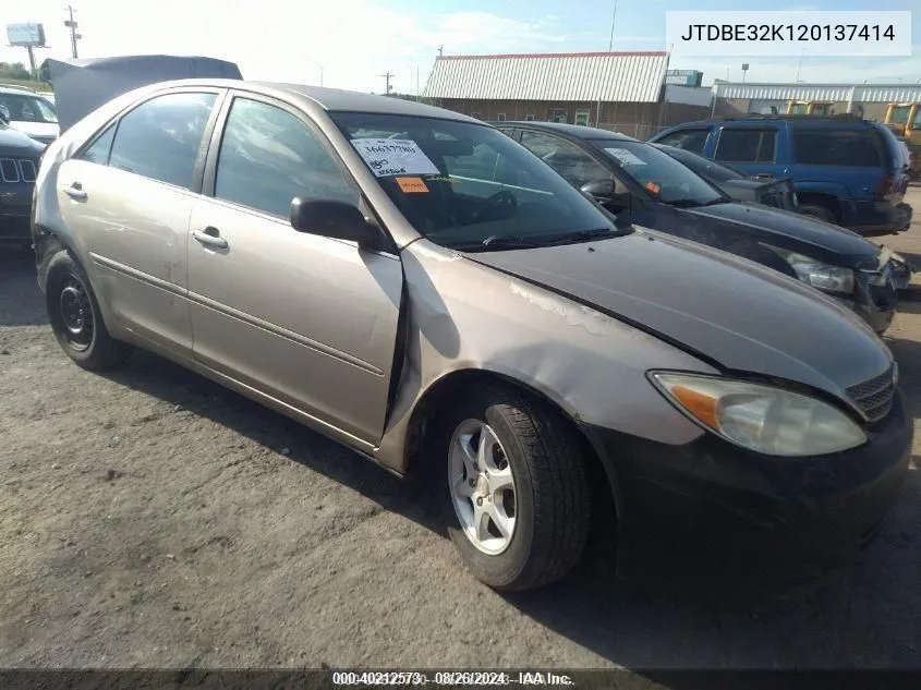 2002 Toyota Camry Le VIN: JTDBE32K120137414 Lot: 40212573