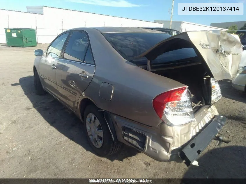 2002 Toyota Camry Le VIN: JTDBE32K120137414 Lot: 40212573