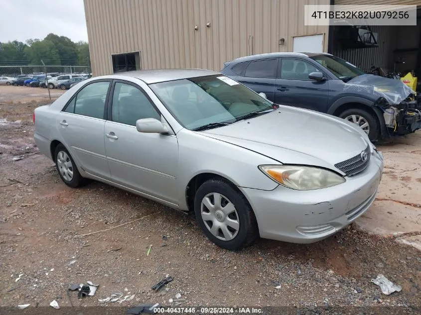 2002 Toyota Camry Le VIN: 4T1BE32K82U079256 Lot: 40437445