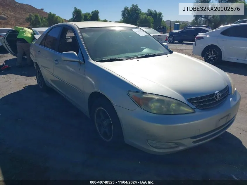 2002 Toyota Camry Le VIN: JTDBE32KX20002576 Lot: 40748523