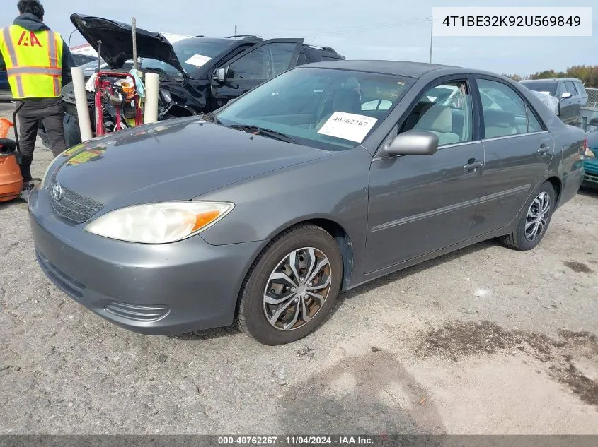 2002 Toyota Camry Xle VIN: 4T1BE32K92U569849 Lot: 40762267