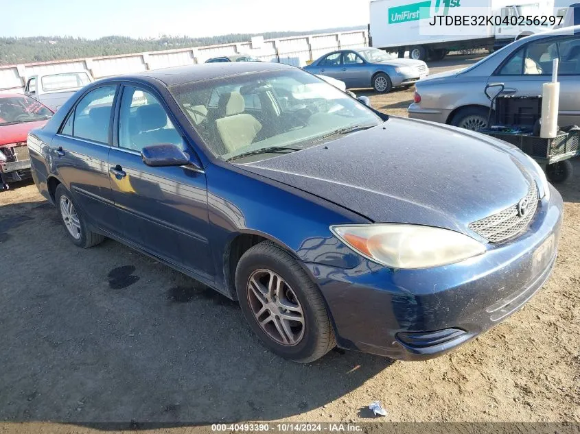 2004 Toyota Camry Le VIN: JTDBE32K040256297 Lot: 40493390