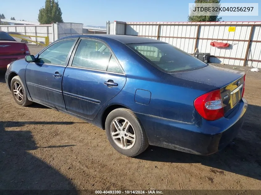 2004 Toyota Camry Le VIN: JTDBE32K040256297 Lot: 40493390