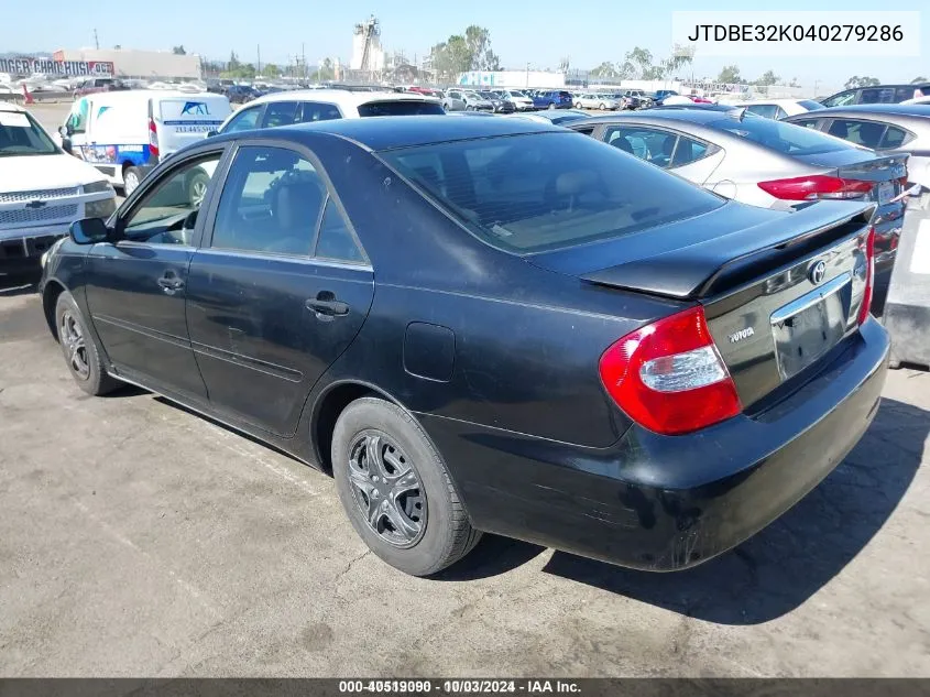 2004 Toyota Camry Le VIN: JTDBE32K040279286 Lot: 40519090