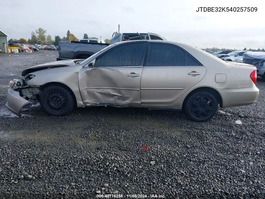 2004 Toyota Camry Le VIN: JTDBE32K540257509 Lot: 40776258