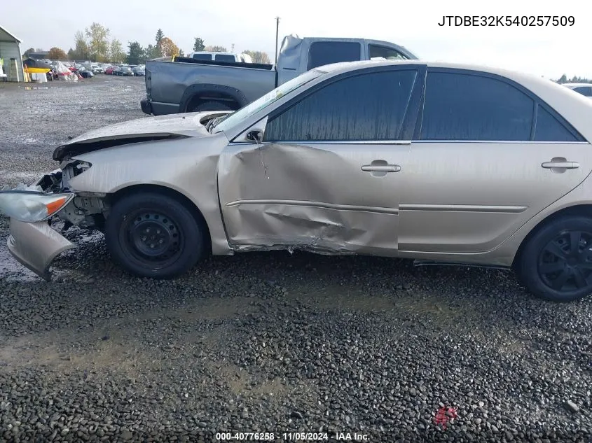 2004 Toyota Camry Le VIN: JTDBE32K540257509 Lot: 40776258