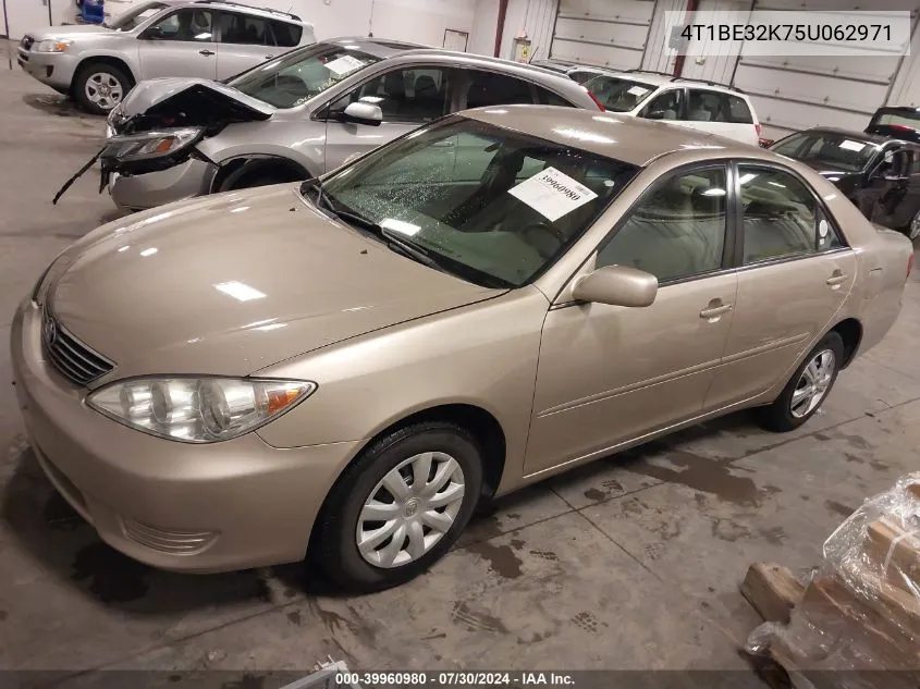 2005 Toyota Camry Le VIN: 4T1BE32K75U062971 Lot: 39960980