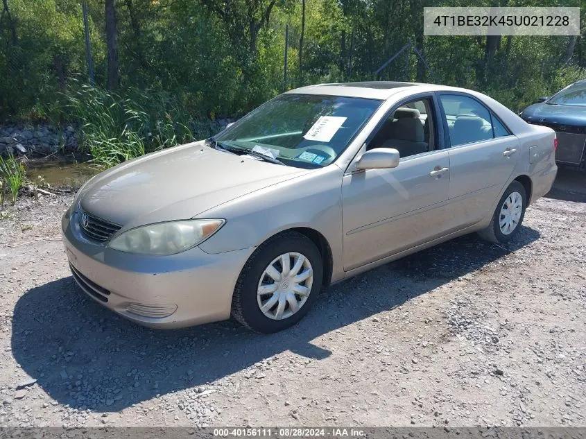 2005 Toyota Camry Le VIN: 4T1BE32K45U021228 Lot: 40156111