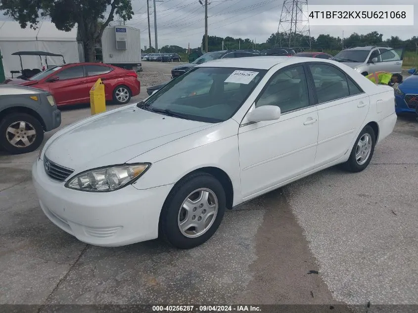 2005 Toyota Camry Le V6 VIN: 4T1BF32KX5U621068 Lot: 40633632