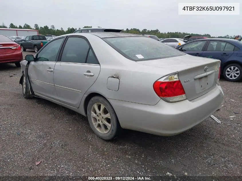 2005 Toyota Camry VIN: 4TBF32K65U097921 Lot: 40328323