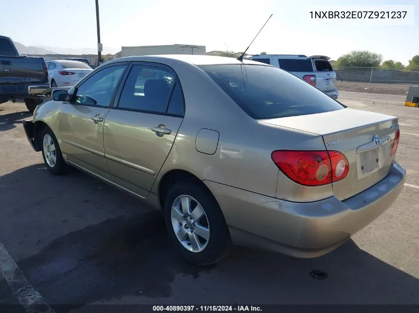 2007 Toyota Corolla Le VIN: 1NXBR32E07Z921237 Lot: 40890397