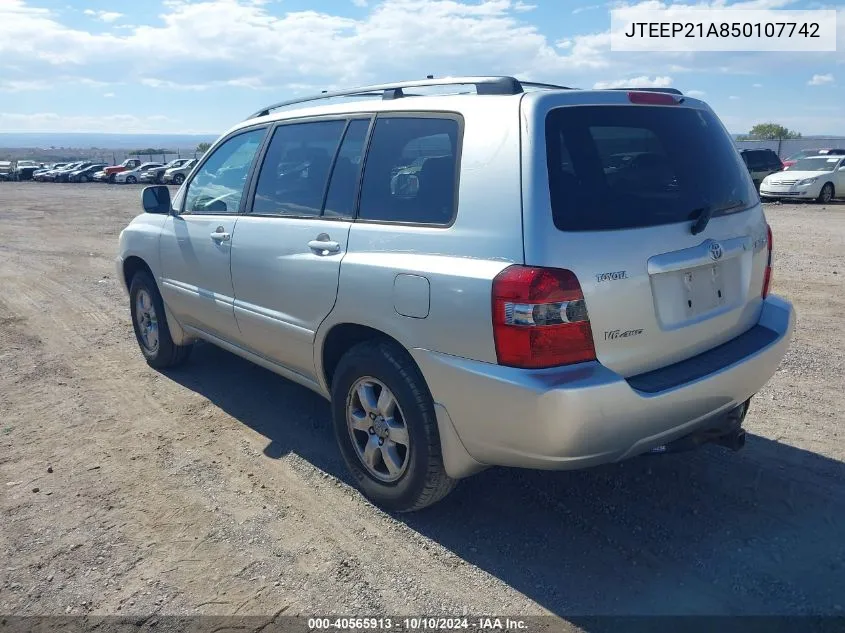 2005 Toyota Highlander V6 VIN: JTEEP21A850107742 Lot: 40565913