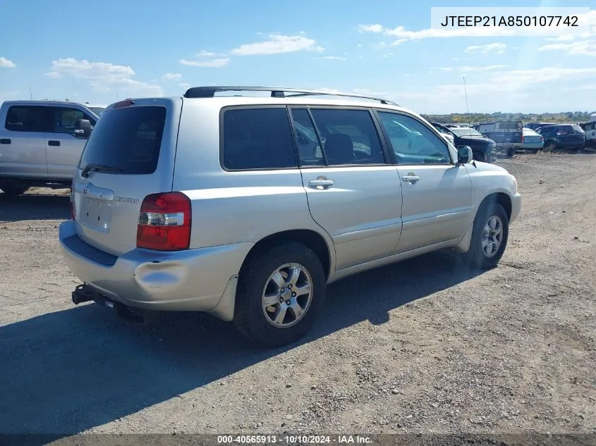 2005 Toyota Highlander V6 VIN: JTEEP21A850107742 Lot: 40565913