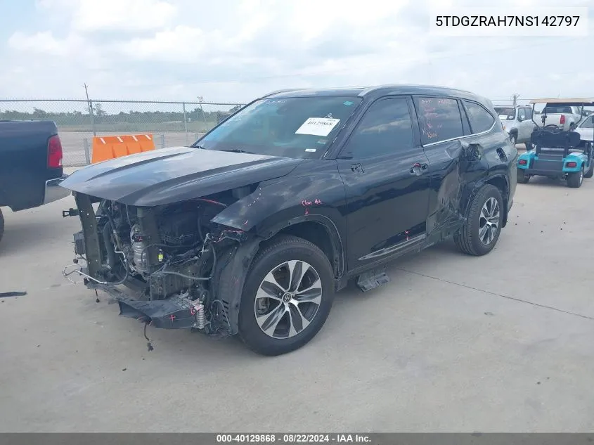 2022 Toyota Highlander Xle VIN: 5TDGZRAH7NS142797 Lot: 40129868