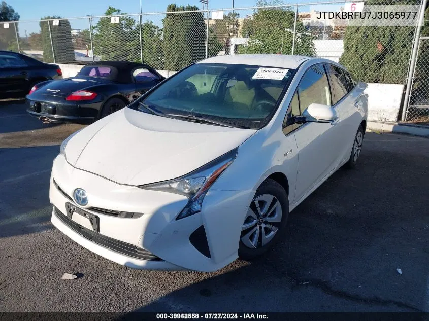 JTDKBRFU7J3065977 2018 Toyota Prius Two