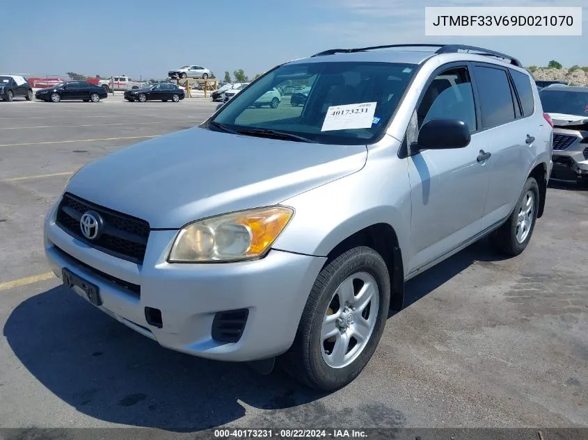 2009 Toyota Rav4 VIN: JTMBF33V69D021070 Lot: 40173231