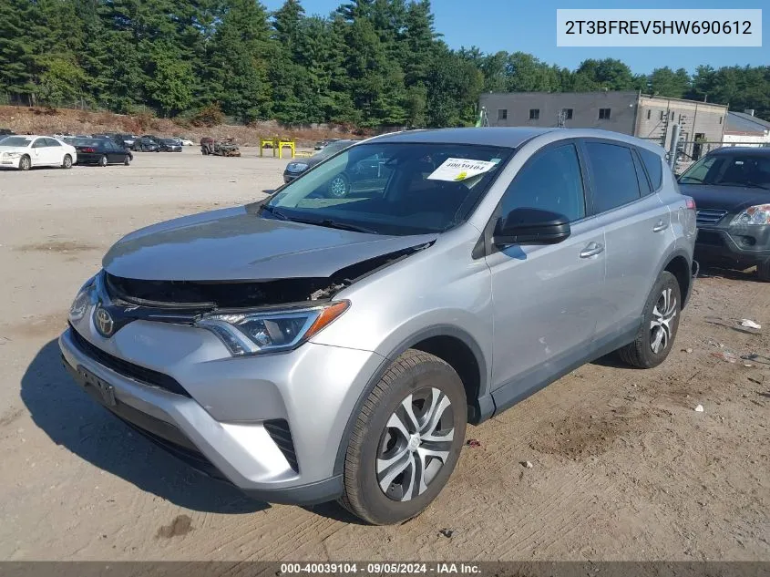 2T3BFREV5HW690612 2017 Toyota Rav4 Le