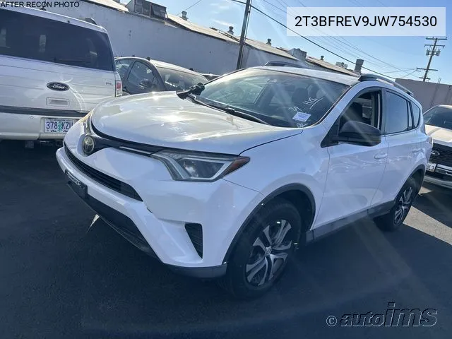 2T3BFREV9JW754530 2018 Toyota Rav4 Le