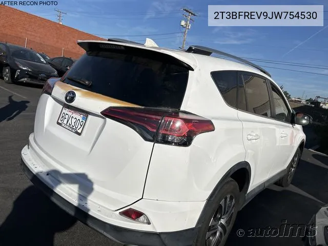 2T3BFREV9JW754530 2018 Toyota Rav4 Le