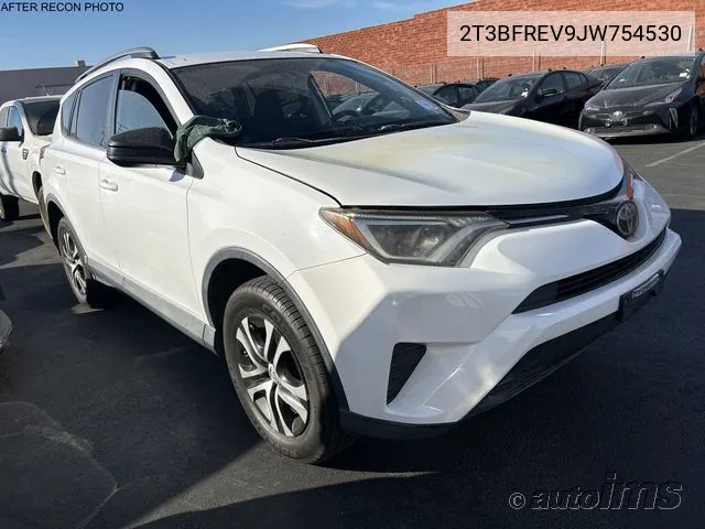 2T3BFREV9JW754530 2018 Toyota Rav4 Le