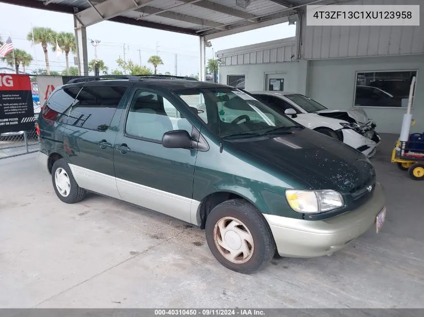 1999 Toyota Sienna Le/Xle VIN: 4T3ZF13C1XU123958 Lot: 40310450