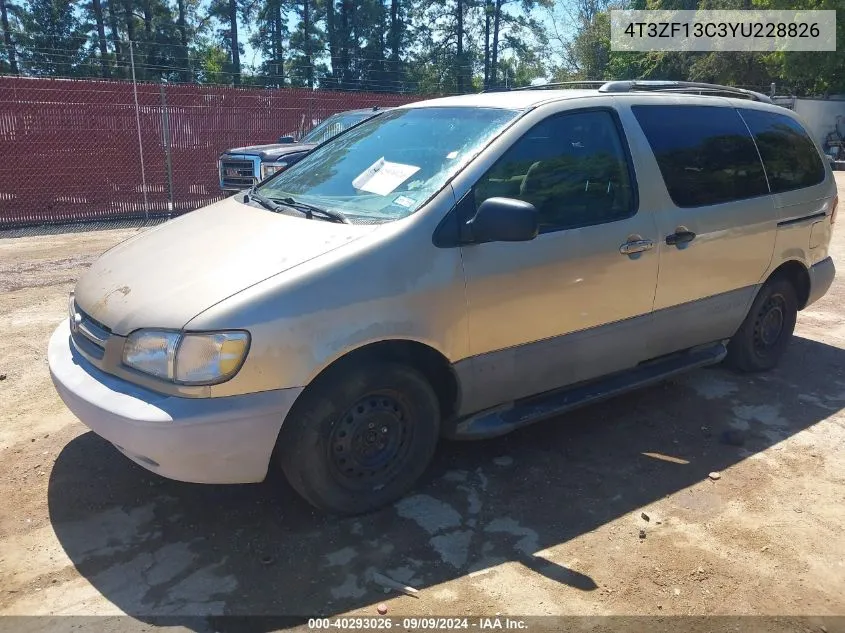 2000 Toyota Sienna Le VIN: 4T3ZF13C3YU228826 Lot: 40293026