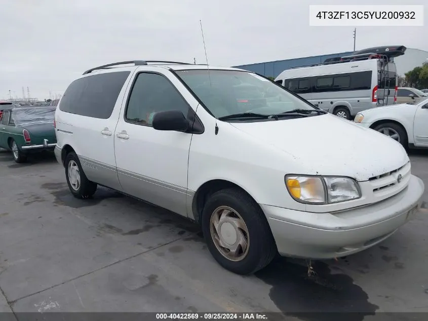 2000 Toyota Sienna Xle VIN: 4T3ZF13C5YU200932 Lot: 40422569