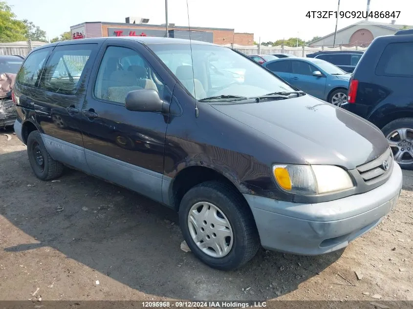 2002 Toyota Sienna Ce VIN: 4T3ZF19C92U486847 Lot: 12095968