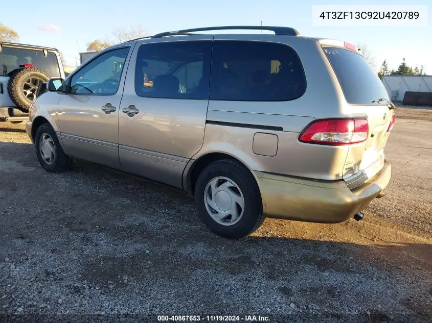 2002 Toyota Sienna Le/Xle VIN: 4T3ZF13C92U420789 Lot: 40867653