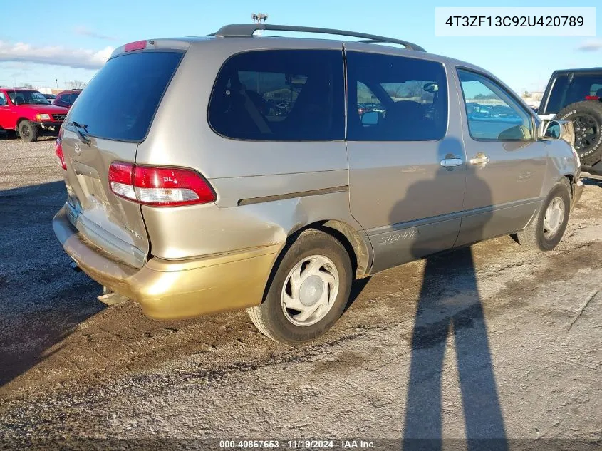 2002 Toyota Sienna Le/Xle VIN: 4T3ZF13C92U420789 Lot: 40867653