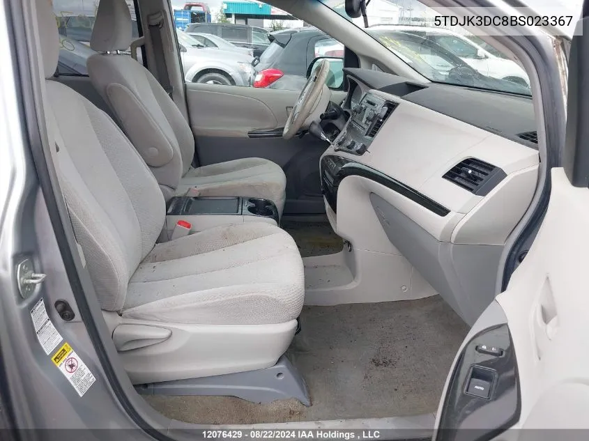 5TDJK3DC8BS023367 2011 Toyota Sienna Le 7 Passenger