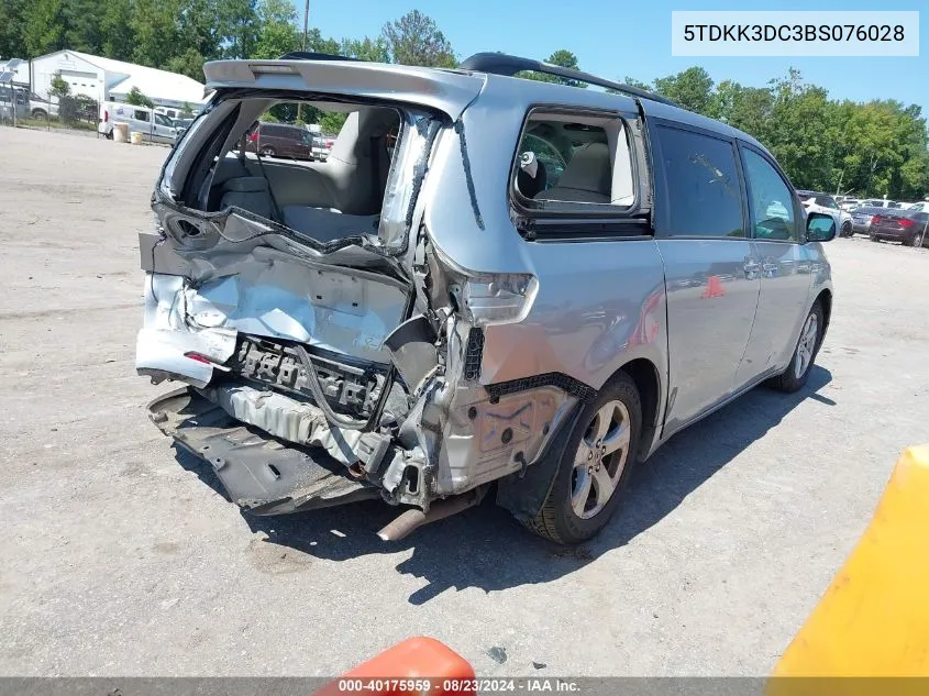 5TDKK3DC3BS076028 2011 Toyota Sienna Le V6