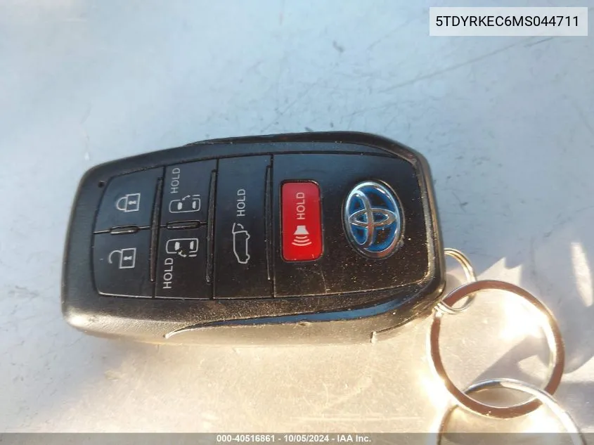 5TDYRKEC6MS044711 2021 Toyota Sienna Xle