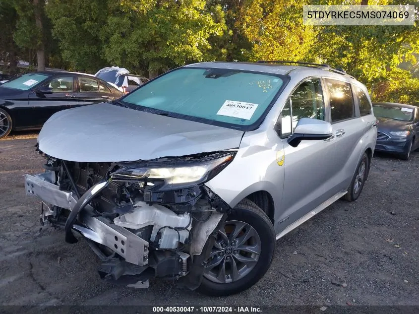 5TDYRKEC5MS074069 2021 Toyota Sienna Xle