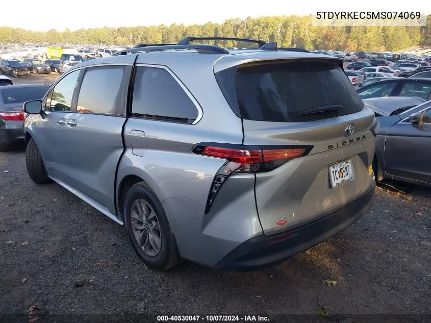 5TDYRKEC5MS074069 2021 Toyota Sienna Xle